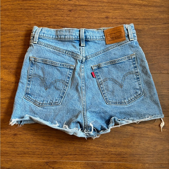 Levi Ribcage Shorts - Picture 2 of 3